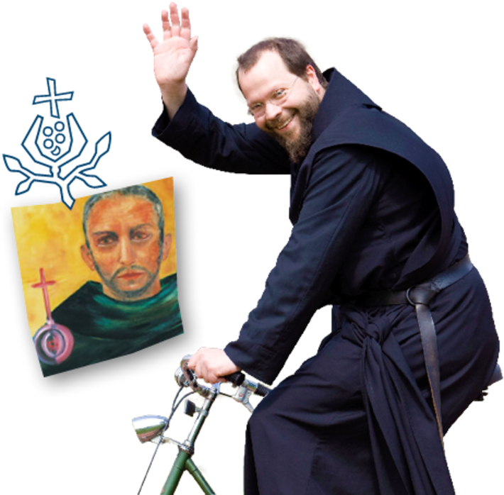 Prior Frater Seraphim Schorer winkt vom Fahrrad.
