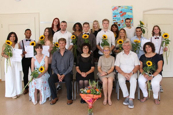 Prüfung bestanden: 14 frisch examinierte Pflegefachhelfer (Foto: Krankenhaus Barmherzige Brüder Regensburg)