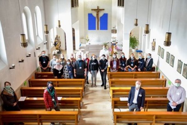 Einen besonderen Gottesdienst feierten die neuen Schüler zum Beginn des Schuljahres 2020/2021 in der Krankenhauskapelle. (Foto: Claudia Seitz)