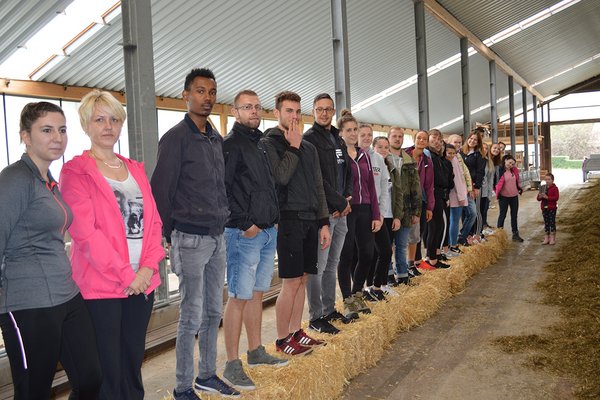 Berufsfachschule Schwandorf - Besuch auf dem Ökobauernhof (Foto: Susanne Held)